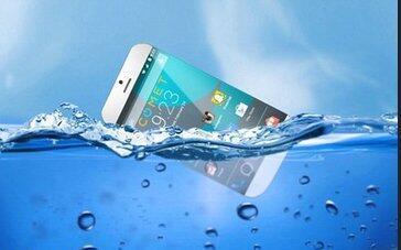 手机不小心掉水里别再花冤枉钱送修理了自己就可以搞定