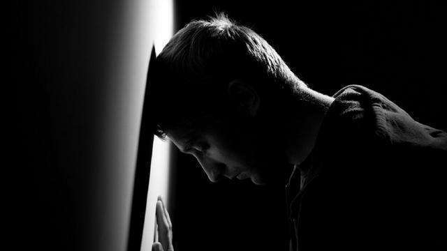 男性患上抑郁症会出现哪些症状?患上这种疾病原因又是什么?