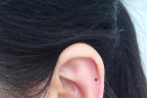 我耳朵左边有三个耳洞,右边二个,怎么带好看.