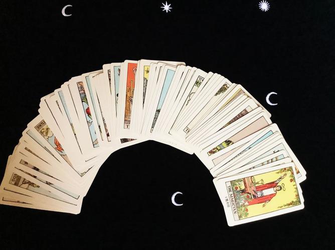 大e看塔罗伟特塔罗共有78张牌,它包括二十二张的大阿尔卡纳牌和五十六
