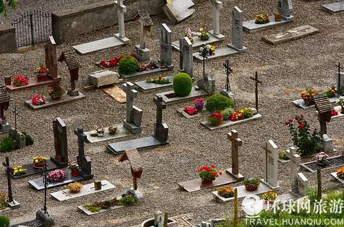 瑞士墓地宛如仙境 死人10年要搬次家(组图)
