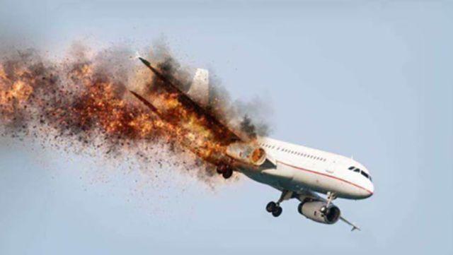可是,如果自己不赶快离开飞机,那么飞机爆炸之后自己可能就灰飞烟
