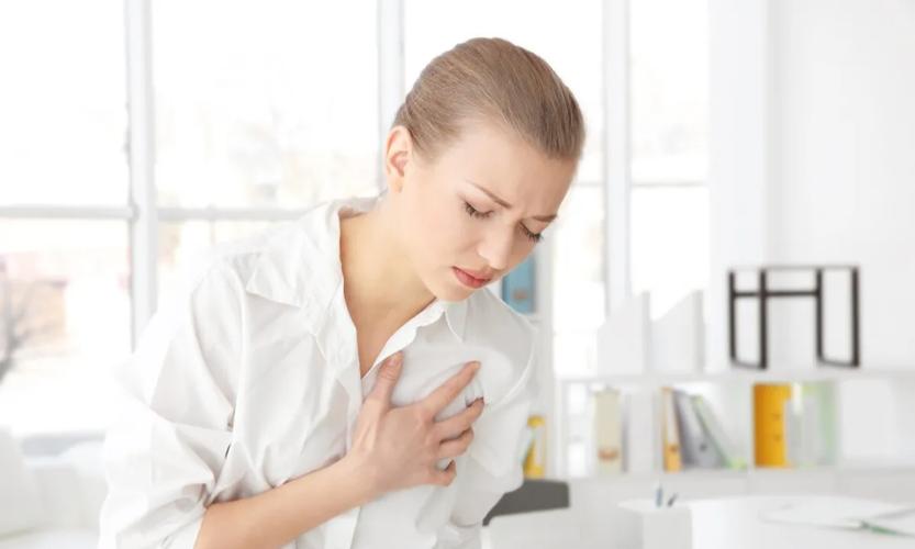 心慌心悸胸闷气短等这些身体求救信号可能是心脏神经官能症在憋大招