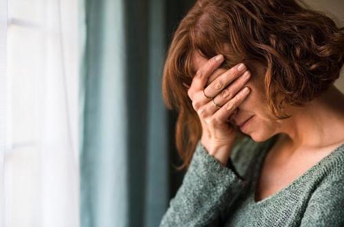 女性更年期最常见的心理问题是抑郁症症状,主要表现为