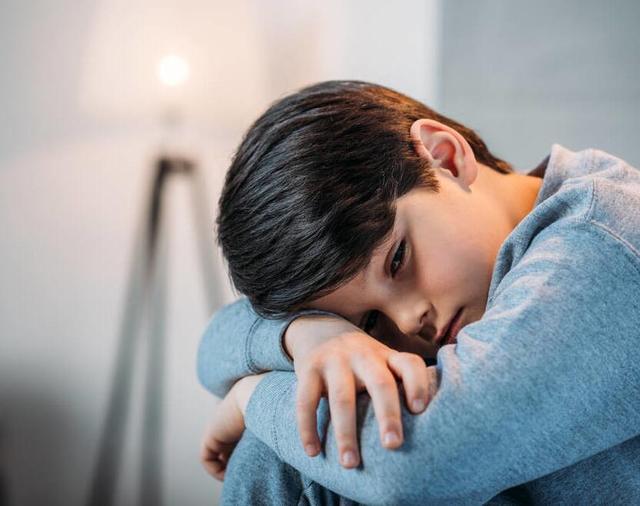 中学生孩子情绪抑郁就是得了抑郁症?结果可能和你想的不一样