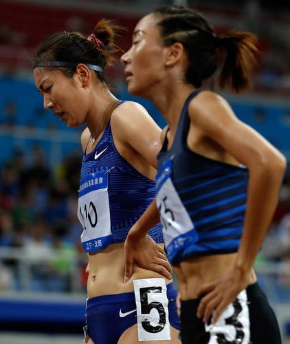 新华社照片,沈阳,2023年8月3日 8月3日,安徽选手王春雨(左)在比赛中.