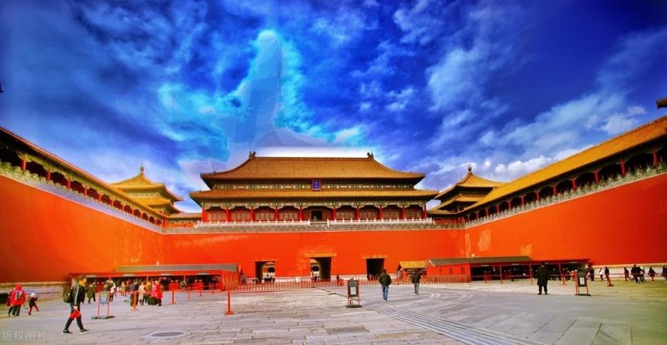 故宫是中国明清两代的皇家宫殿,古称紫禁城,紫,天帝住的紫微宫,人间的