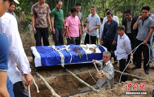 海南104岁慰安妇去世下葬