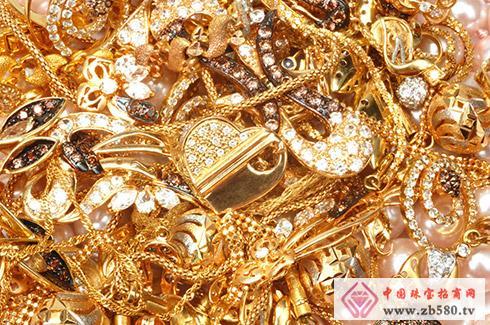 据悉,吉林省联发金银珠宝有限公司也成为首家实施金银珠宝7日无理由