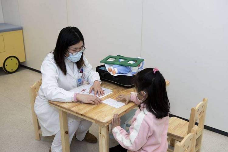 来自星星的孩子变了上海十院通过粪菌移植治疗百余自闭症儿童初见成效