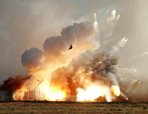 日本超音速喷气式客机模型刚升空就坠落爆炸组图