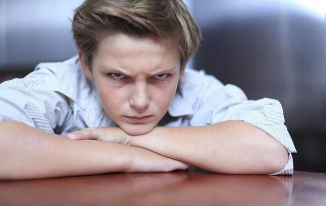 正规青少年心理咨询在线:青少年常见心理问题如何处理叛逆的孩子