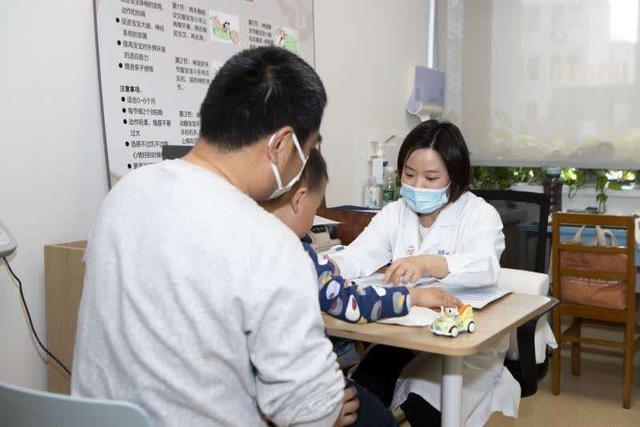 肠道好了行为语言也能改善上海医院用粪菌移植治疗百余自闭症儿童
