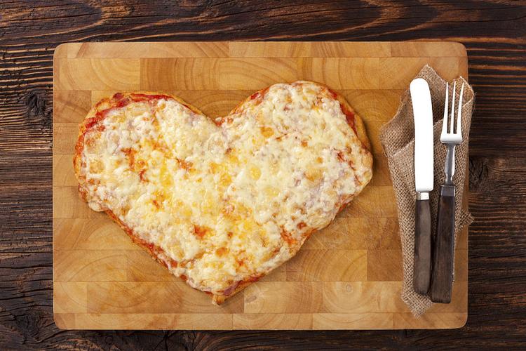 爱情,比萨饼,餐饮,心形,木桌子,上面_高清图片_全景视觉