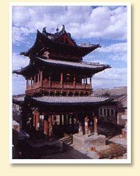 玛沁拉加寺 从玛沁县政府所在地大武镇向东北方向,大约50千米,有一座