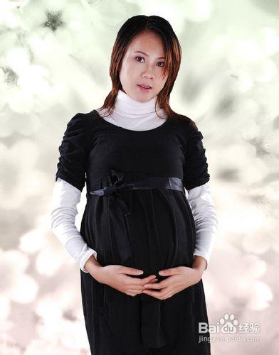 说法也被人们沿用到生男生女中,认为宝宝胎动靠右是孕妇怀女孩的特征