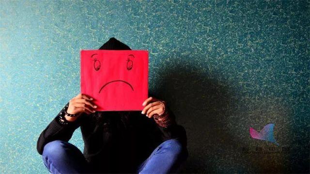 抑郁症会严重影响工作,学习,生活和社交,严重时悲观厌世,甚至出现自杀