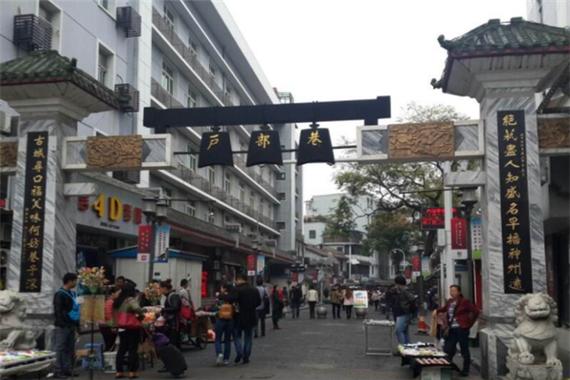 武汉吃货的十大圣地虎泉街上榜第三大学生聚集地