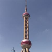 东方明珠广播电视塔是亚州第一,世界第三高塔,是上海地标之一