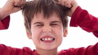 3岁孩子脾气暴躁,稍微不顺心,就发脾气哭闹,父母该怎么处理?