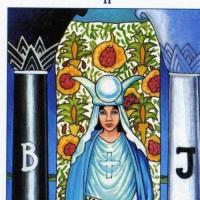 塔罗牌占卜恋爱前景,四张牌按照顺序分别是女祭司正位,世界逆位,正义