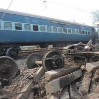 印度一火车出轨造成至少2人死亡