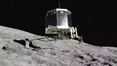 2014年11月12日,罗塞塔号释放菲莱彗星探测器着陆器,首次登陆慧核表面