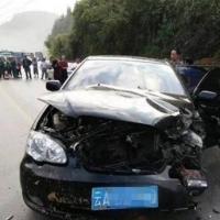 云南自驾游途中遇见车祸现场四川七名医护人员集体救人