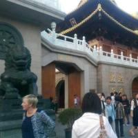 【携程攻略】上海静安寺景点,静安寺这里有非常繁华的商业街,很热闹
