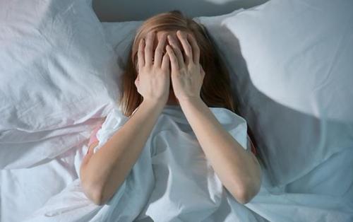 引发失眠的问题:环境问题,压力大,内分泌紊乱,身体疾病