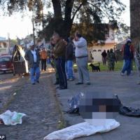 墨西哥街头惊现两具无头尸体疑与贩毒集团有关