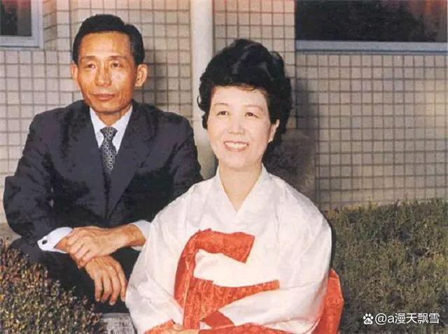 出生于1952年2月2号的朴槿惠,因为长相甜美,温婉内秀,被誉为