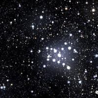 ngc 6475(m7)是位于天蝎座的一个疏散星团,m7是最大,最明亮的星群,很
