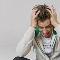 个别严重的焦虑患者,由于过度紧张,甚至会诱发抑郁症,导致常常感到生